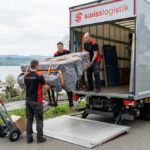 Umzugsunternehmen Wädenswil bei der sicheren Verladung eines Konzertflügels – Spezialtransport Klavier