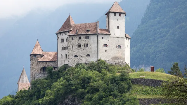 Umzug nach Balzers: Schloss Gutenberg