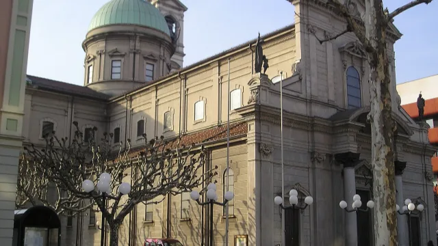 Umzug in Chiasso – Bildmotiv: Kirche San Vitale