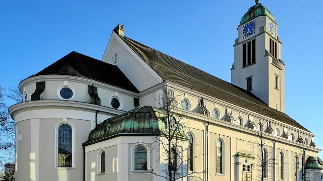 Umzug in Dietikon – Bildmotiv: Kirche St. Agatha