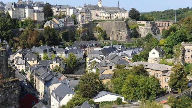Umzug nach Luxemburg – Bildmotiv: Luxembourg Grund from Verlorenkost 01