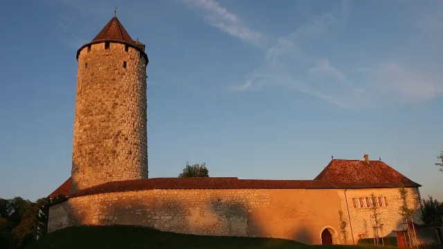 Umzug in Porrentruy – Bildmotiv: Tour Réfous des Schlosses Porrentruy