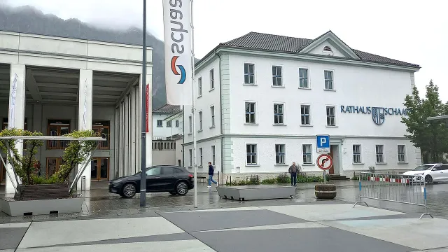 Umzug nach Schaan: Rathaus