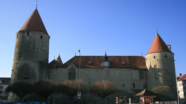 Umzug in Yverdon-les-Bains – Bildmotiv: Ostfassade des Schlosses Yverdon